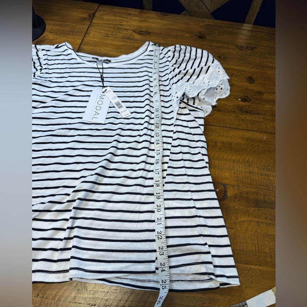 Tahari Blouse Black White Striped Ruffle Short Sleeve NWT size XL - Picture 5 of 6